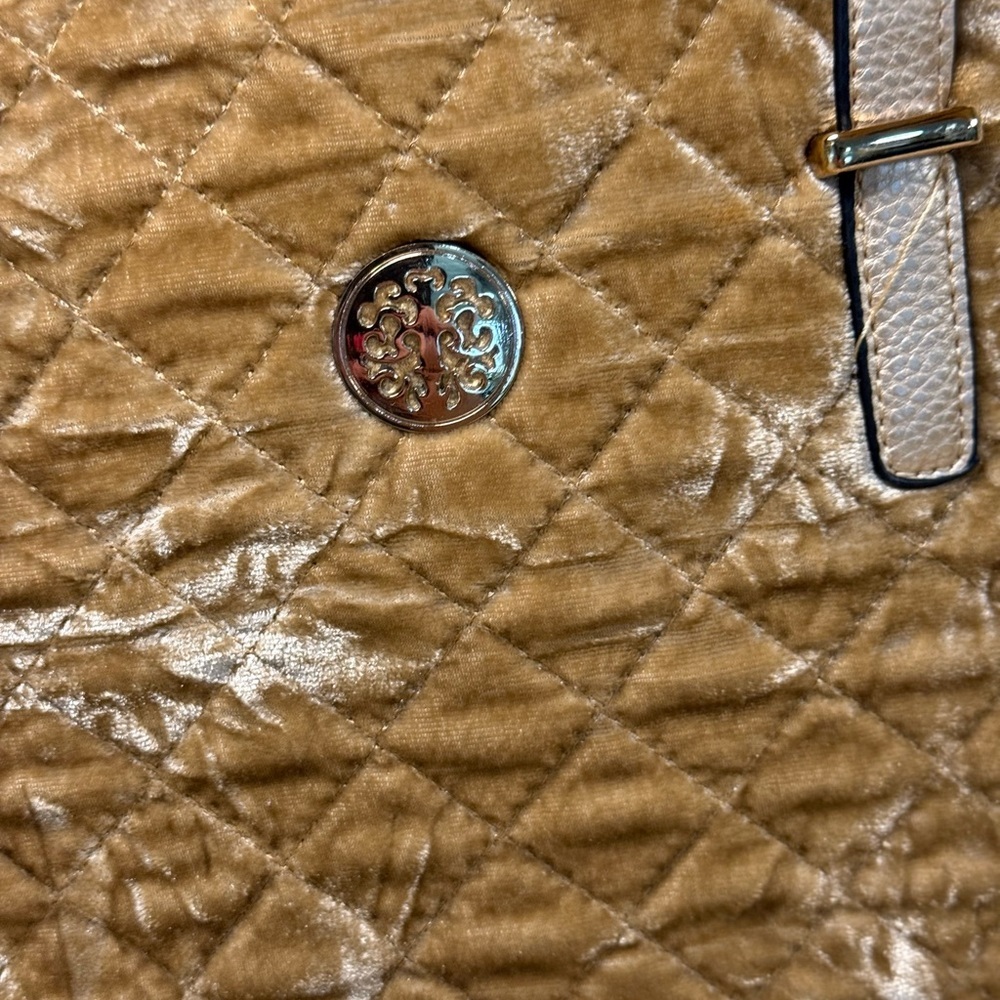 Quilted Metallic Gold Crossbody Bag - Picture 3 of 9